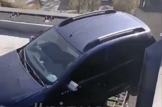 В Запорожье на вантовом мосту иностранец устроил опасное ДТП (ФОТО, ВИДЕО)