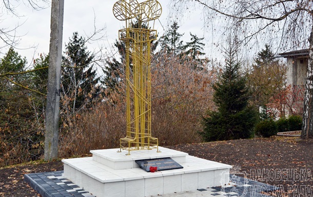 В Тернопольской области открыли памятник букве &#171;Ї&#187; (ФОТО)