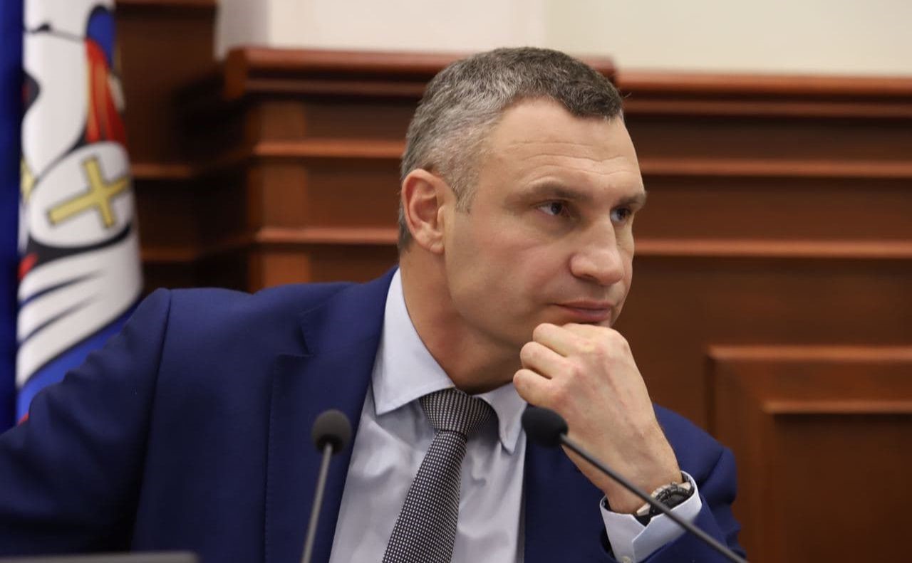 В КГГА вместо моста Патона сделают паромную переправу и запустят снегоходы