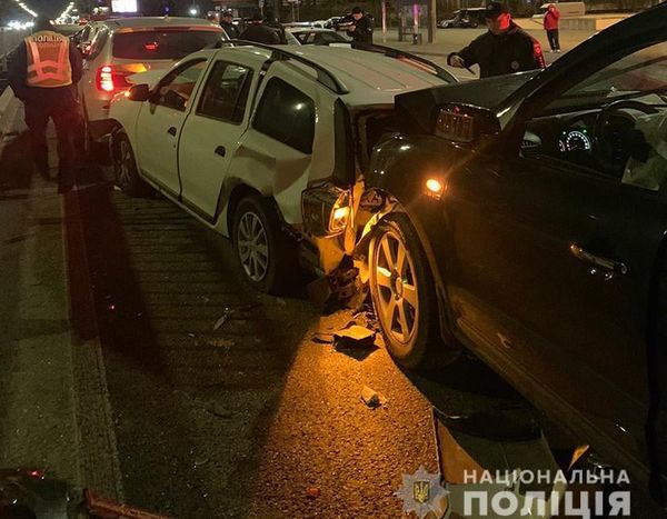 В Киеве произошло ДТП с участием нескольких автомобилей (ФОТО)