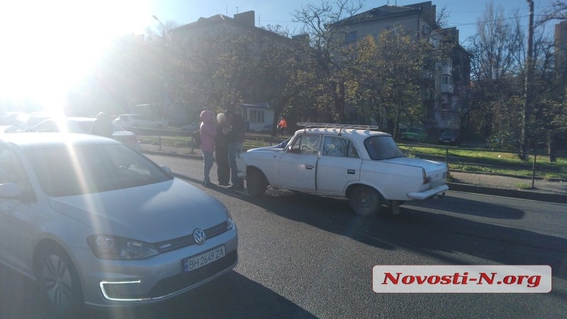 В Николаеве столкнулись Москвич и Toyota: есть пострадавший (ФОТО)