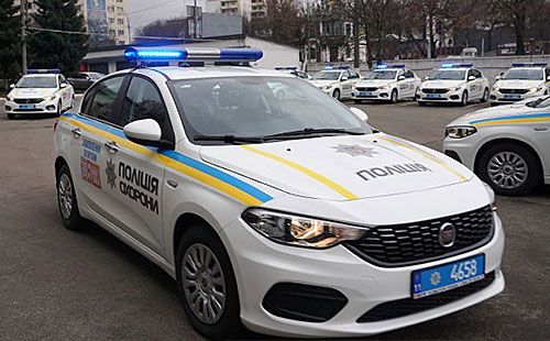 В Харькове полицейские припарковались на площадке для инвалидов (ВИДЕО)