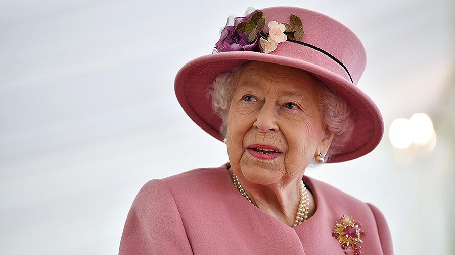 Королева Елизавета II сделала заявление после своей травмы