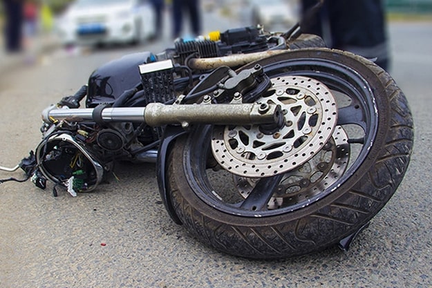 В Киеве случилось ДТП с участием мотоциклиста
