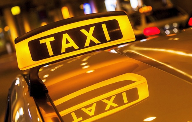 Первый снег в Киеве: цены на такси выросли в два раза (ФОТО)