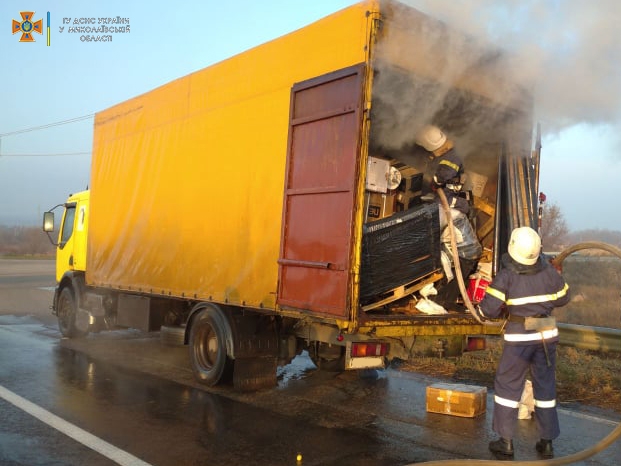 В Николаевской области во время движения загорелся грузовик (ФОТО)