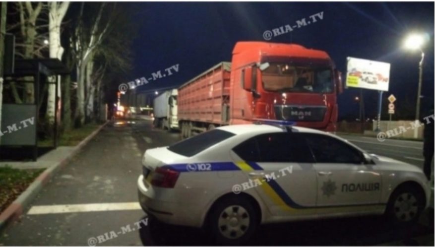 В Мелитополе задержали грузовики с краденым зерном (ФОТО)