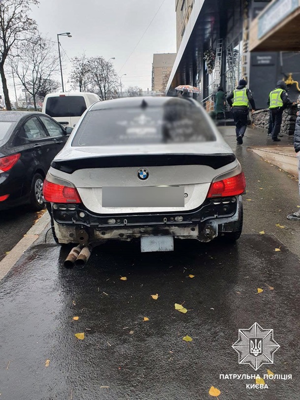 На мосту Патона в Киеве из серебряного BMW открыли стрельбу (ФОТО)