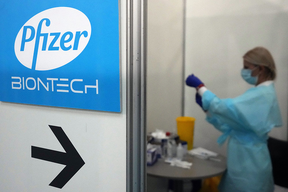 «Это стоит миллионов жизней»: гендиректор Pfizer высказался о фейках о вакцинации