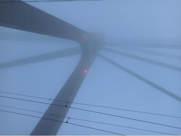 Киев окутало густым туманом: удивительные снимки мегаполиса (ФОТО)