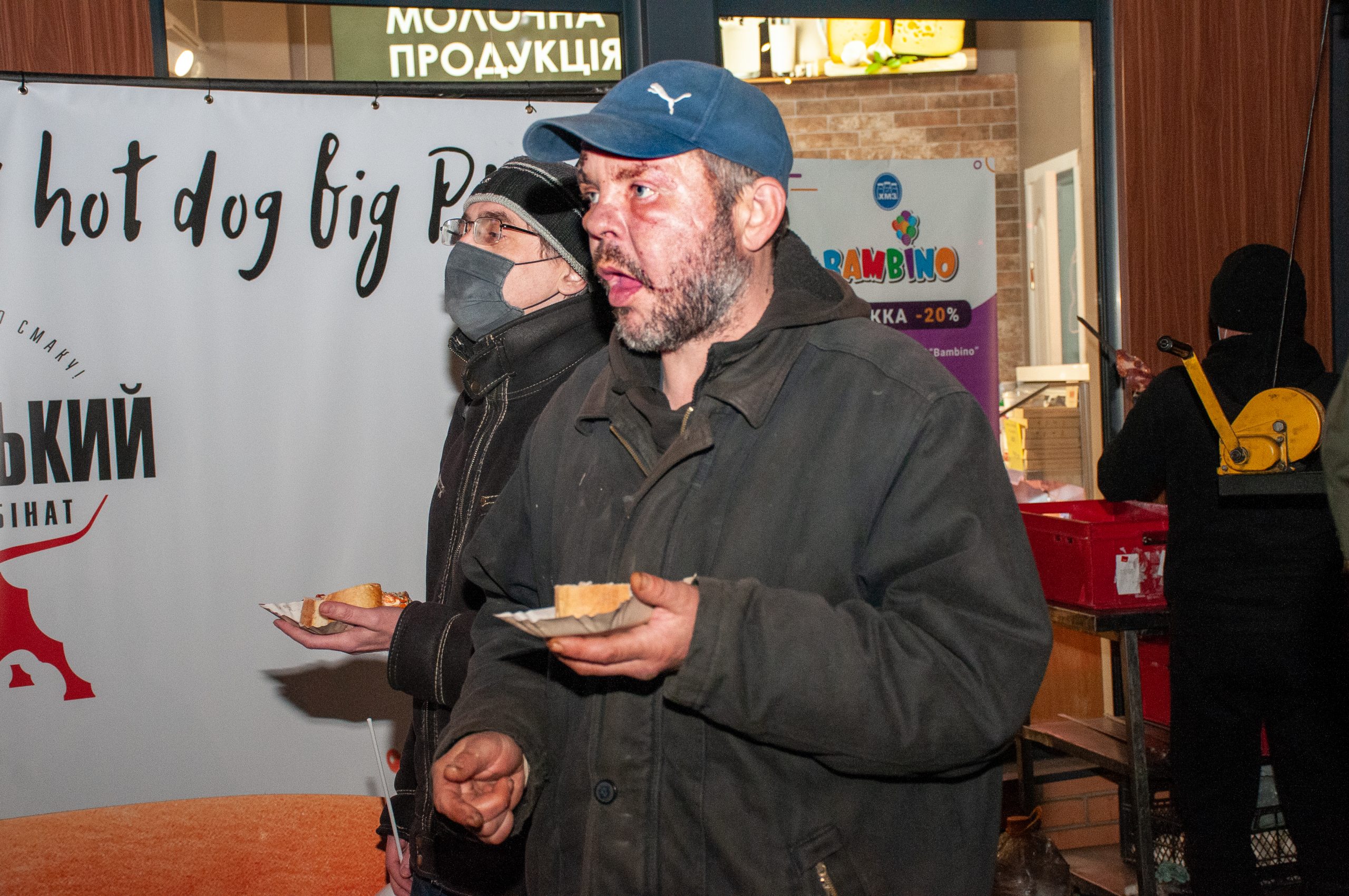 2-метровый хот-дог: Харьковчане побили гастрономический рекорд