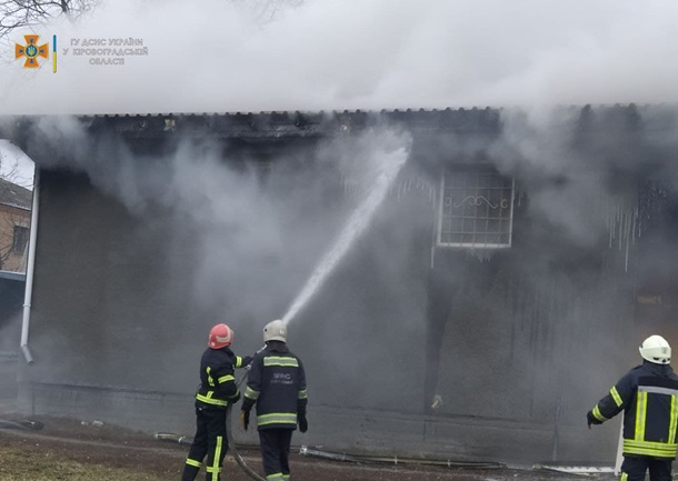 Масштабный пожар: в Кропивницком горел столярный цех (ФОТО)