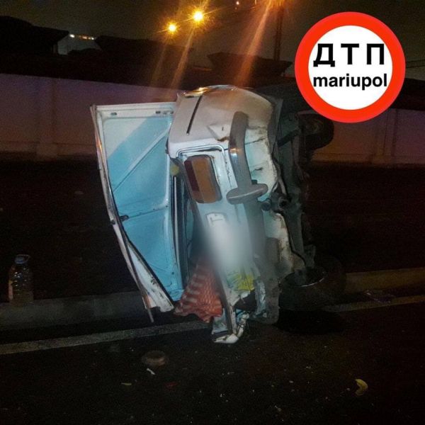 Ночью в Мариуполе произошло два ДТП на аварийных участках (ФОТО)