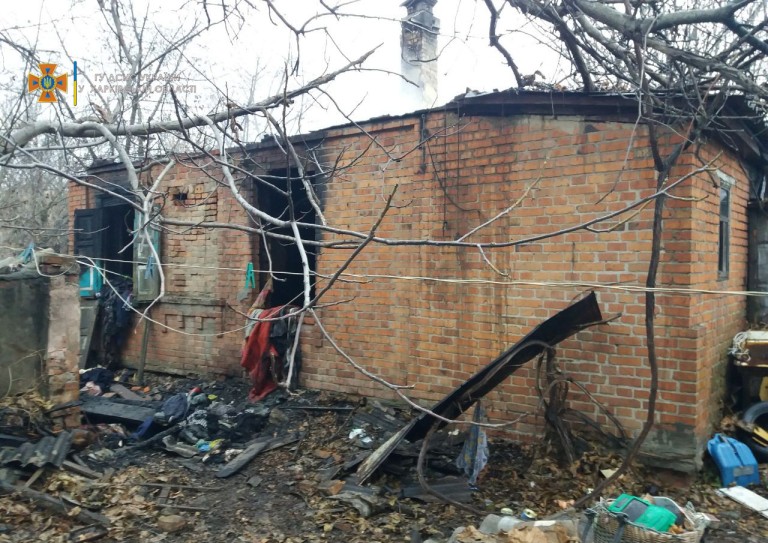 Под Харьковом в частном доме бушевал пожар: найдены 2 трупа (ФОТО)