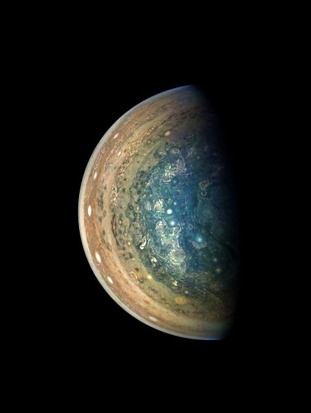 В глубине спутника Юпитера, на котором предполагают существование жизни, обнаружили углерод