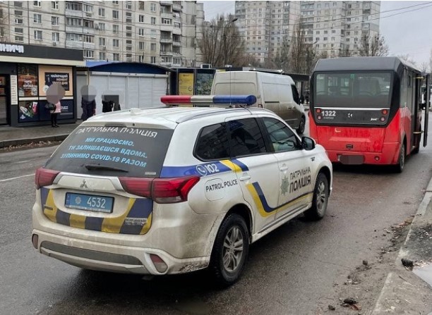В Харькове водитель автобуса с пассажирами грубо нарушил ПДД (ВИДЕО)