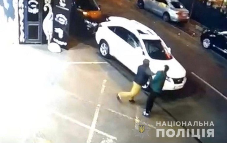 В Киеве охранник паркинга избил водителя: потерпевший в реанимацию