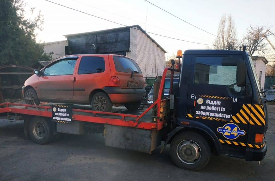 У жителя Николаева за долги за отопление отобрали автомобиль (ФОТО)