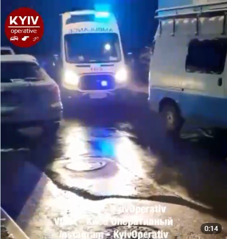 В Киеве два «героя парковки» заблокировали выезд для «скорой» с больным (ФОТО, ВИДЕО)