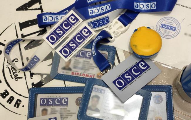 В Киеве мошенники продавали фейковые удостоверения ОБСЕ (ФОТО)