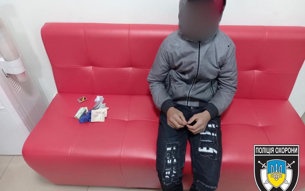 В Ужгороде парень обокрал медлабораторию, но не смог оттуда выйти и вызвал полицию (ФОТО)