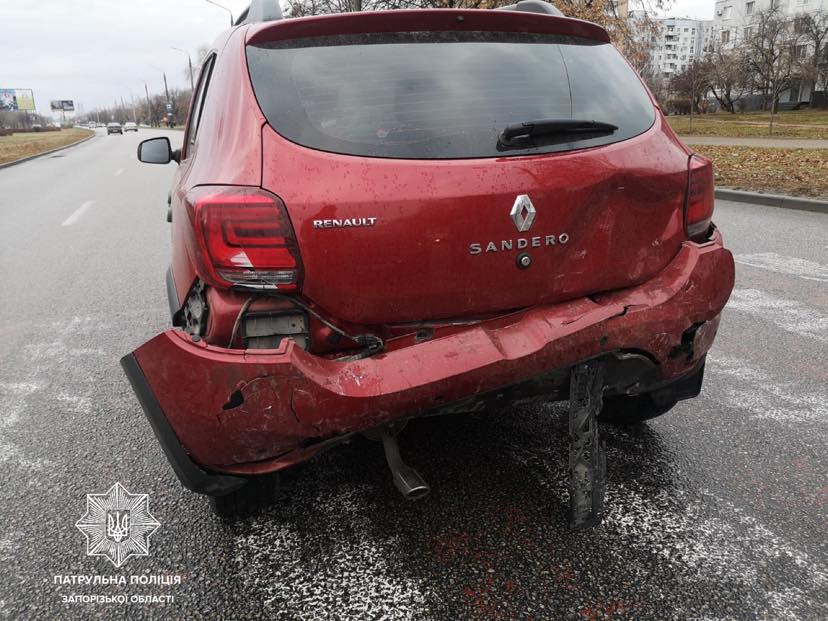 В Запорожье пьяный водитель Seat столкнулся с Renault (ФОТО)