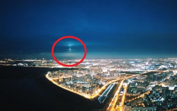 В небе Санкт-Петербурга увидели  яркий НЛО (ФОТО, ВИДЕО)