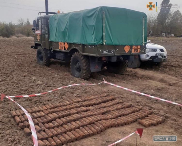 В поле под Измаилом обнаружили старый арсенал снарядов (ФОТО)