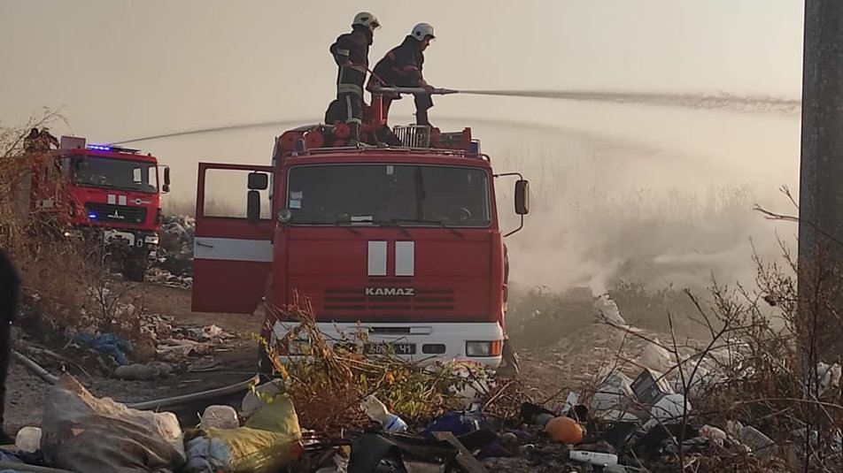 Второй день горит свалка в Ивано-Франковской области (ФОТО)