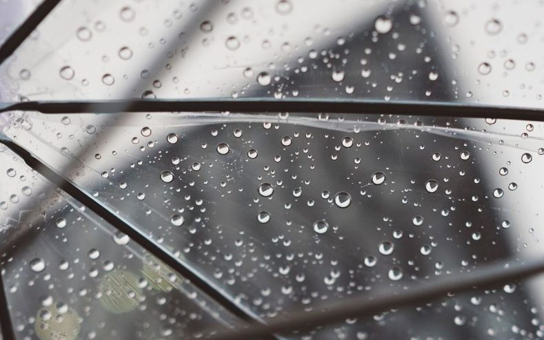 В Греции бушуют шторм &#171;Даниэль&#187; и ливневые дожди: на трассах стоят в пробках автомобили, есть погибшие