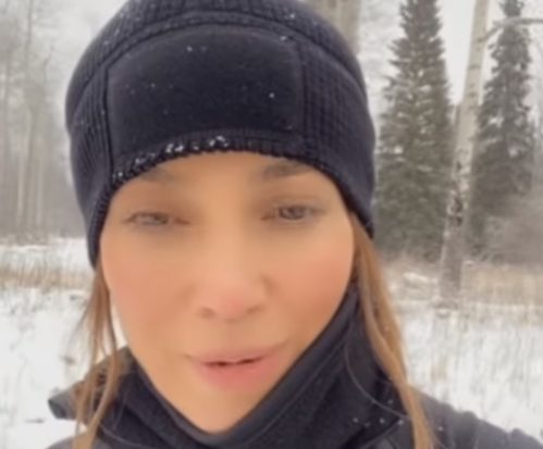 Джей Ло гуляла в Канаде под снегом: как выглядит певица в обычной жизни (ФОТО, ВИДЕО)