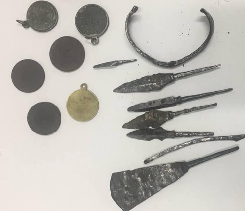 Таможенники остановили контрабанду артефактов – старинных монет и наконечников стрел (ФОТО)