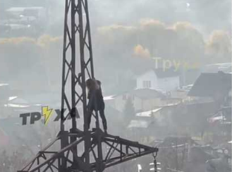 В Харькове 27-летняя женщина залезла на высоковольтную опору (ФОТО, ВИДЕО)