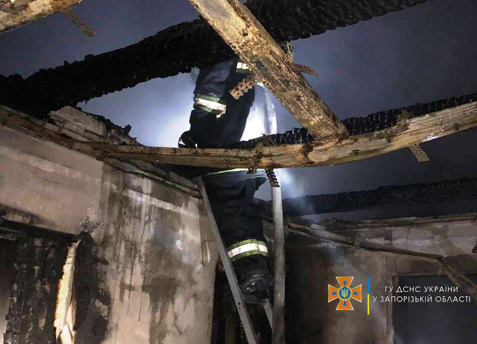 Под Запорожьем сгорел частный дом (ФОТО)