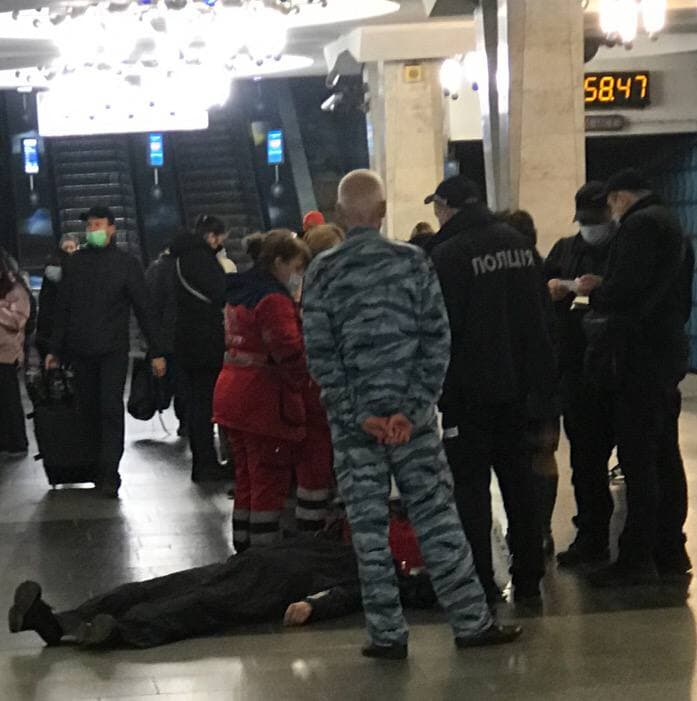 В Харькове в метро умер человек (ФОТО)