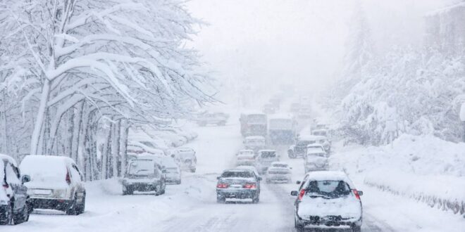 Сильный снежный шторм бушует на севере Китая: в регионе ухудшилась погода