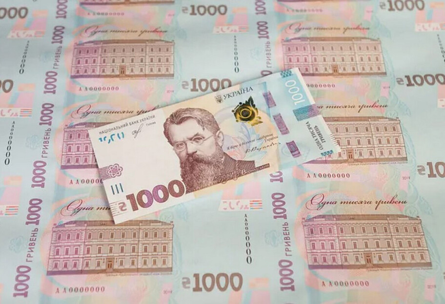 Эксперт объяснил цель выдачи украинцам «тысячи гривен от Зеленского»