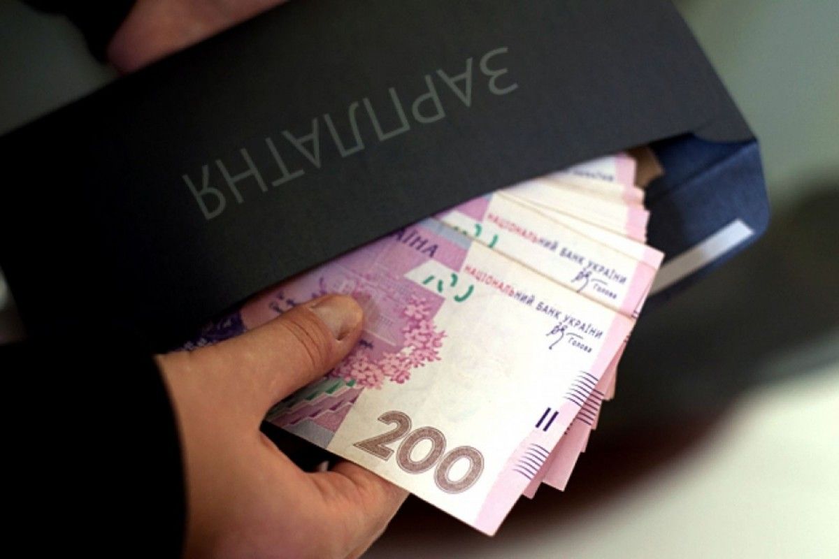 Информацию о «черных» зарплатах «слуг народа» придерживают до лучшего случая – политолог