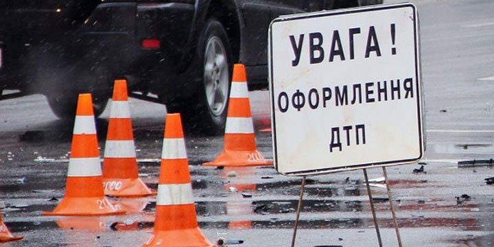 На Харьковщине автомобиль сбил двух женщин на переходе: одна из них погибла