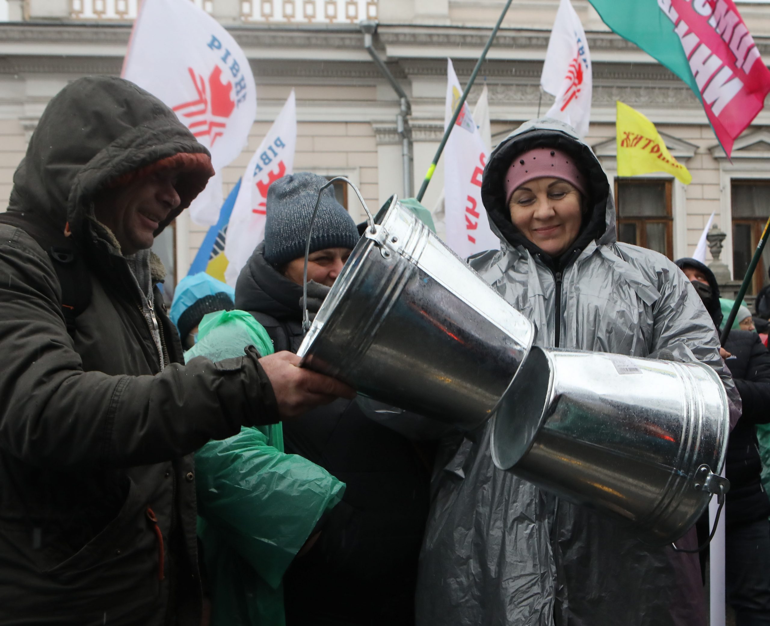 Петарды у парламента: В Киеве состоялся митинг предпринимателей