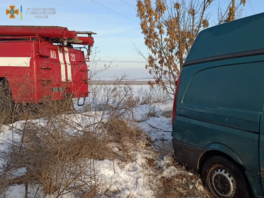 На Николаевщине Mercedes Vito слетел в кювет (ФОТО)