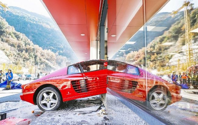 82-летний испанец на суперкаре Ferrari протаранил торговый центр (ФОТО, ВИДЕО)