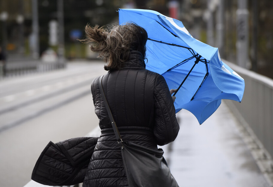 Усилится ветер: в Киеве и Киевской области – штормовое предупреждение