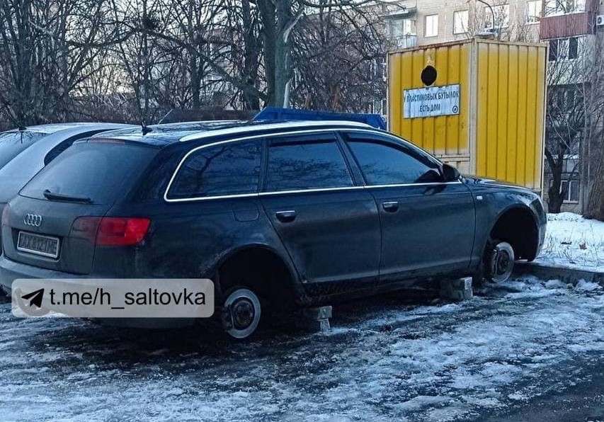 В Харькове ловкие воры сняли с Audi все колеса (ФОТО)