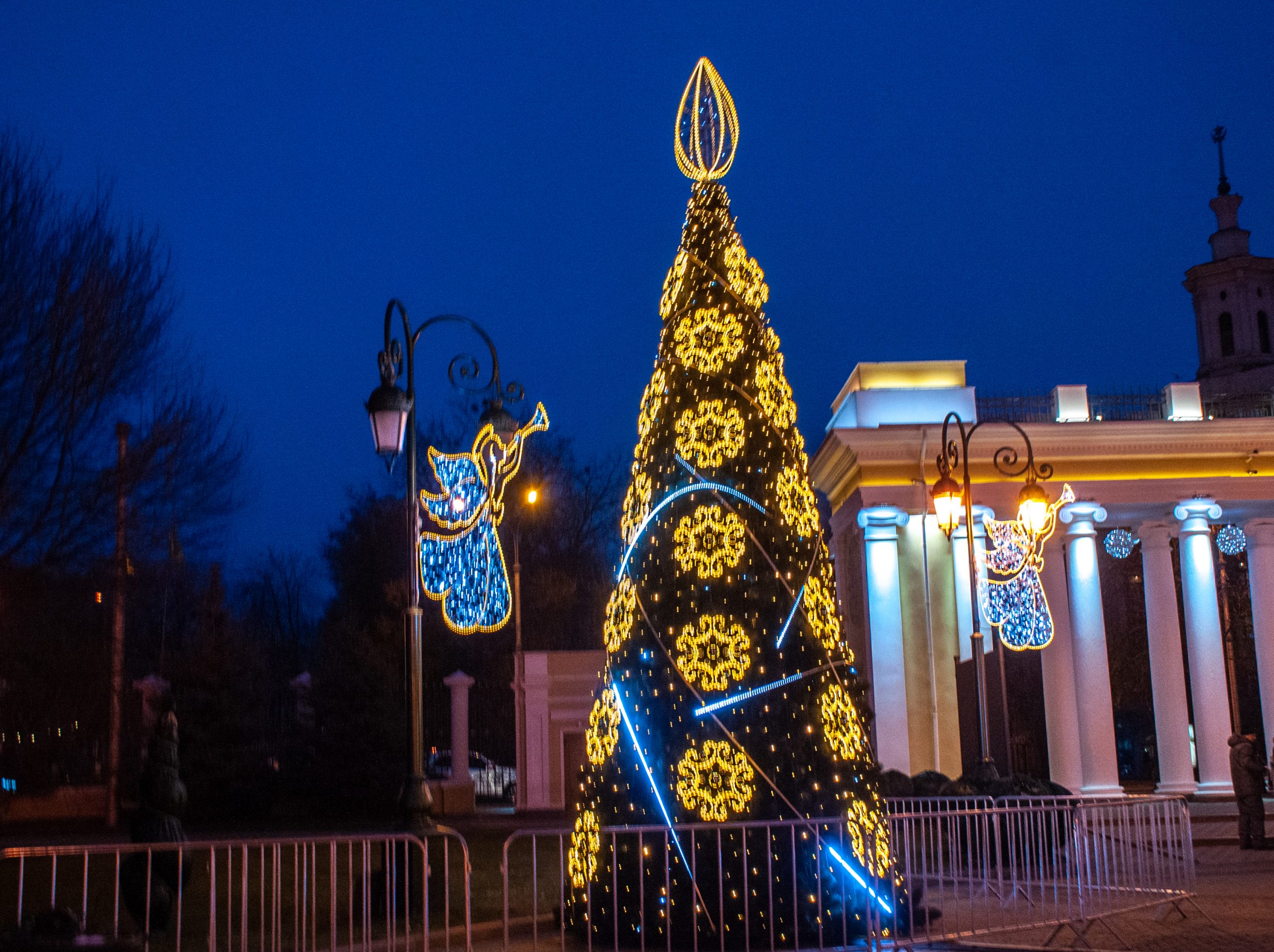 Харьков готовят к новогодним праздникам