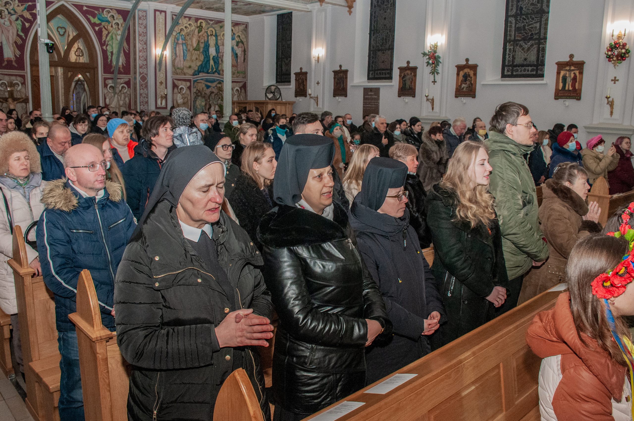 Христиане западного обряда празднуют Рождество