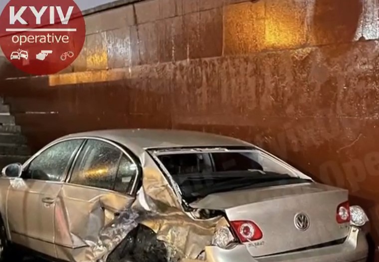 В Киеве «гонщик» разбил Toyota из-за необдуманного маневра (ВИДЕО)