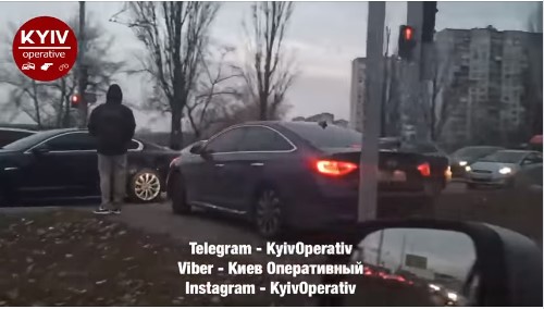 В Киеве водитель Hyundai отличился наглым маневром на пешеходном переходе (ВИДЕО)