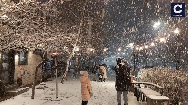 Снегопад в Киеве: жители столицы публикуют первые снимки (ФОТО)