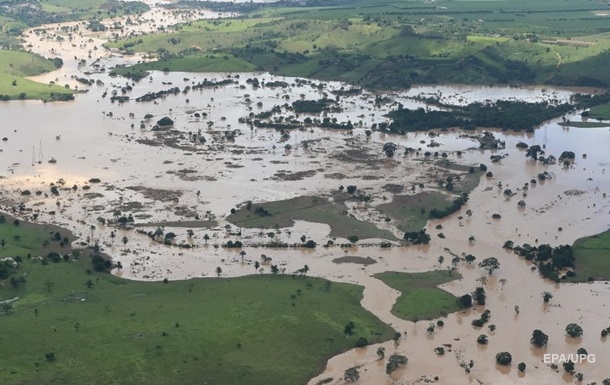 В Бразилии эвакуировали тысячи людей из-за наводнения, есть погибшие (ФОТО)